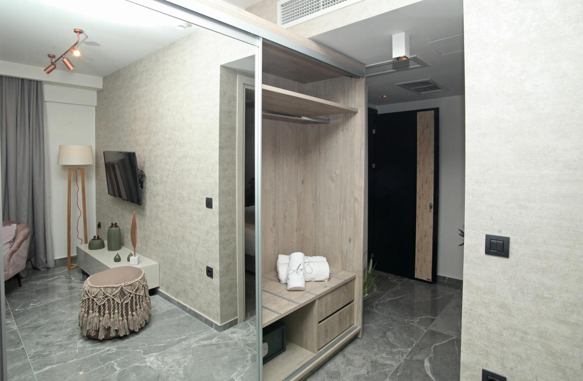 Athinais Luxury Ханиоти